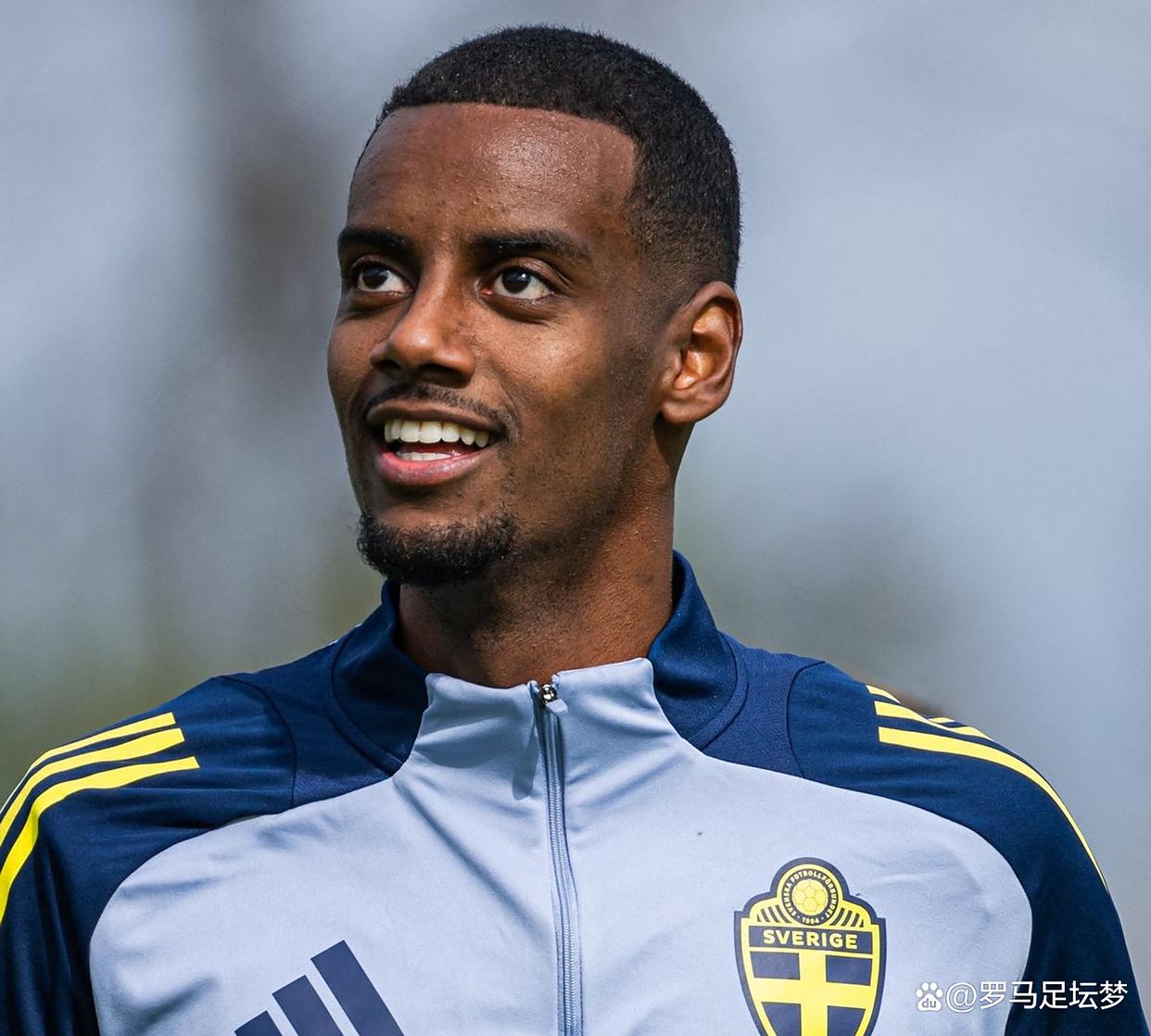 纽卡斯尔发布备战花絮，冲刺阶段更衣室发声，意大利杯任务艰巨，轮换策略成焦点的简单介绍