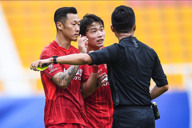 转折点！上海海港再遭质疑；社区盾赛后攻防权衡；管理层满意；训练强度明显提升的简单介绍